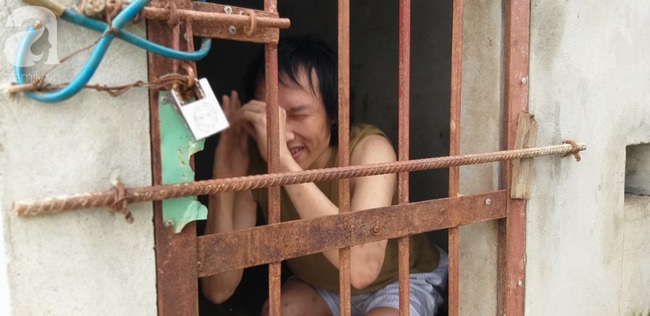 Tâm sự của người cha nhốt con trai như vật nuôi trong chuồng đầy ruồi muỗi: Cái gì đưa vào nó cũng đập phá, ai mà không thương con - Ảnh 11. Tâm sự của người cha nhốt con trai như vật nuôi trong chuồng đầy ruồi muỗi: Cái gì đưa vào nó cũng đập phá, ai mà không thương con - Ảnh 11.