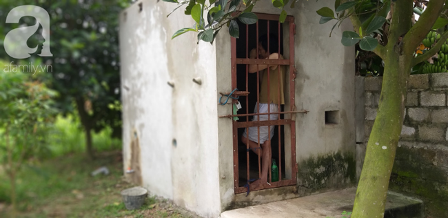 Tâm sự của người cha nhốt con trai như vật nuôi trong chuồng đầy ruồi muỗi: Cái gì đưa vào nó cũng đập phá, ai mà không thương con - Ảnh 13. Tâm sự của người cha nhốt con trai như vật nuôi trong chuồng đầy ruồi muỗi: Cái gì đưa vào nó cũng đập phá, ai mà không thương con - Ảnh 13.