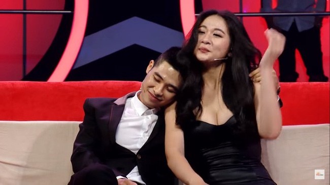 Nữ sinh để thiếu gia nhà giàu áp mặt lên ngực trong show hẹn hò: “Người ta bảo tôi là gái ngành, thân hình nảy nở thế làm gì có chuyện 22 tuổi!” - Ảnh 4.