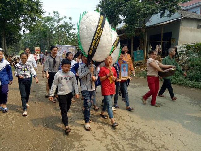 Thương tiễn học trò nghèo bị đâm tử vong tại lớp học - Ảnh 3.