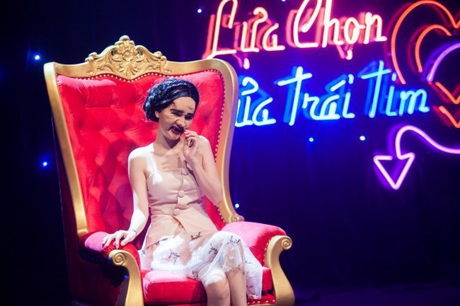 Ngoài clip nóng 8s đang ầm ĩ, Phi Huyền Trang còn bị chỉ trích vì chê bai trai xấu ở show hẹn hò “Lựa chọn của trái tim” - Ảnh 3. Ngoài clip nóng 8s đang ầm ĩ, Phi Huyền Trang còn bị chỉ trích vì chê bai trai xấu ở show hẹn hò “Lựa chọn của trái tim” - Ảnh 3.