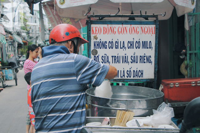 Thương ông ngoại kẹo bông gòn, 94 tuổi vẫn chạy xe rong ruổi khắp Sài Gòn để mưu sinh - Ảnh 9.