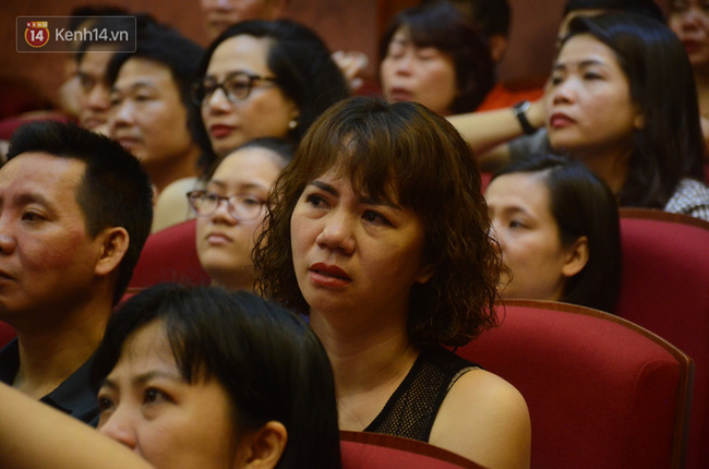 Xúc động đêm diễn ủng hộ gia đình nữ nhân viên Nhà hát Kịch Việt Nam bị ô tô tông tử vong: 200 khán giả rơi nước mắt - Ảnh 12.