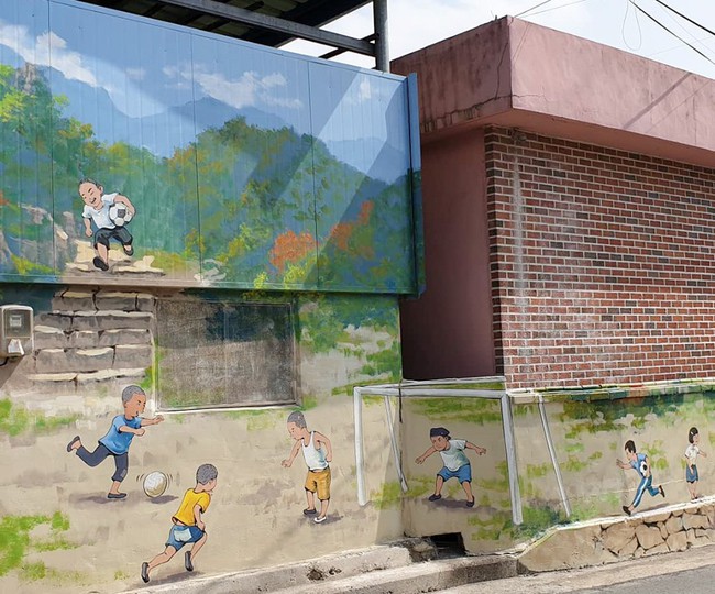 Khu phố Hàn Quốc ngập tràn những bức bích họa về tuyển Việt Nam - Ảnh 3.