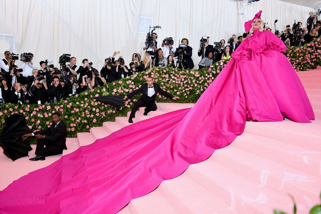 Kylie Jenner tím rịm một trời Huế đến Met Gala  - Ảnh 1.