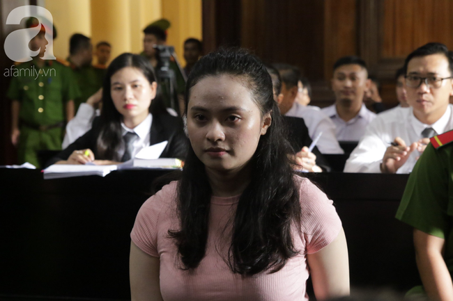 Hot girl Ngọc Miu rơi nước mắt trong ngày hầu tòa cùng trùm ma túy Văn Kính Dương - Ảnh 1.