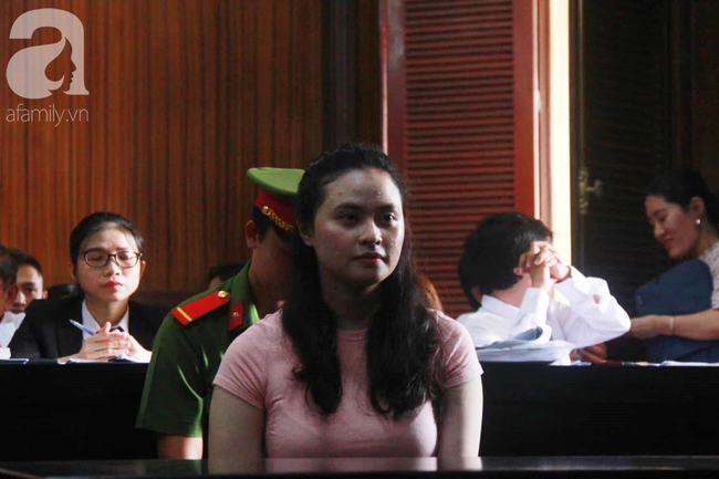 Hot girl Ngọc Miu rơi nước mắt trong ngày hầu tòa cùng trùm ma túy Văn Kính Dương - Ảnh 2.