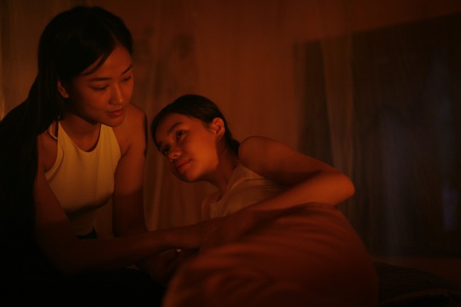Lộ cảnh Maya khỏa thân, dạy nữ diễn viên 10x chuyện phòng the trong trailer phim Vợ ba gây sốc cộng đồng mạng - Ảnh 7.