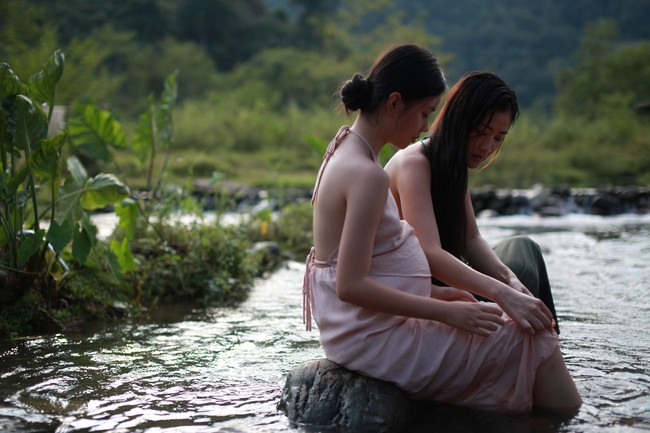 Tranh cãi gay gắt chuyện nữ diễn viên 15 tuổi đóng cảnh có bầu, lộ ngực, ân ái trong phim về phụ nữ Việt xưa - Ảnh 2.