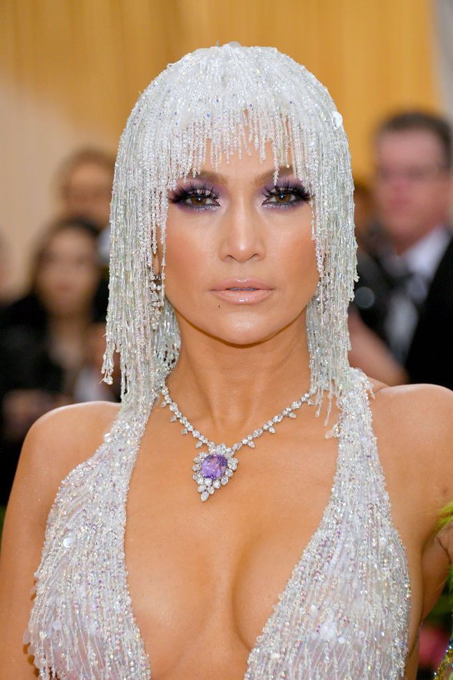 Những màn tô son điểm phấn ấn tượng nhất tại Met Gala 2019: Tất cả đều mãn nhãn như những tác phẩm nghệ thuật - Ảnh 4.