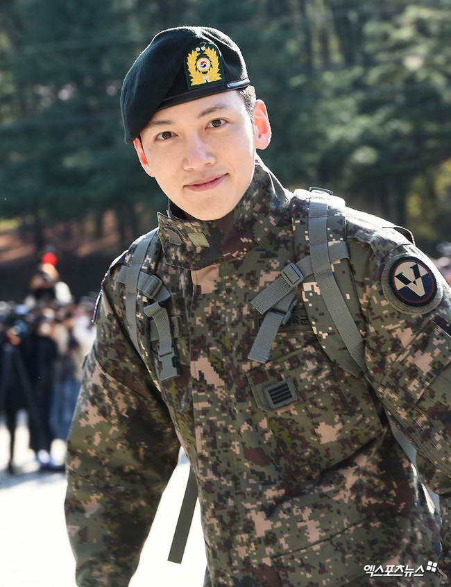 Nhìn Ji Chang Wook tại sân bay thế này, chắc thánh mặt mộc Suzy hay Song Joong Ki cũng phải chào thua mất thôi! - Ảnh 8.