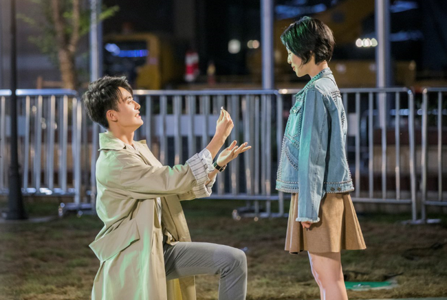Phim thanh xuân gây sốt Cbiz bất ngờ tung cảnh giường chiếu với diễn viên nam da trắng mịn hơn con gái - Ảnh 7. Phim thanh xuân gây sốt Cbiz bất ngờ tung cảnh giường chiếu với diễn viên nam da trắng mịn hơn con gái - Ảnh 7.