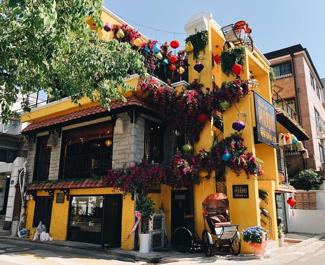 Bánh mì Phượng mở chi nhánh tại Hàn Quốc, cửa tiệm lung linh như Hội An thu nhỏ giữa lòng Seoul - Ảnh 2.