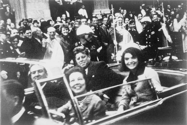 Đã hơn 50 năm, bức ảnh con trai Tổng thống Mỹ giơ tay chào quan tài bố ngay trong ngày sinh nhật vẫn luôn khiến người ta xót xa - Ảnh 1.