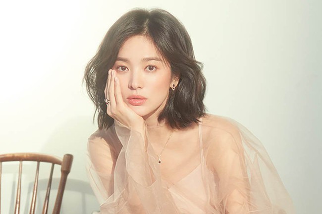 Mặc scandal tiểu tam đe dọa hôn nhân, Song Joong Ki và Song Hye Kyo vẫn là “tường thành” của Kbiz - Ảnh 5.