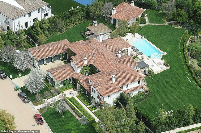 Biết nhà Kardashian giàu nhưng ai ngờ giàu đến độ này: Thầu hẳn khu đất khổng lồ xây 6 biệt thự trăm tỷ chỉ vì 1 lý do đơn giản - Ảnh 7.