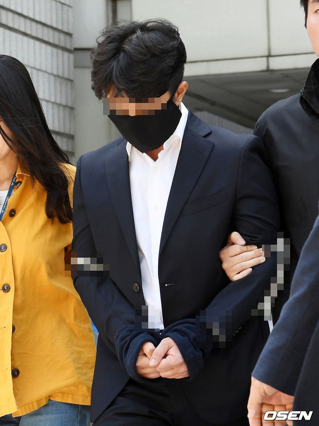 Anh trai Yuri (SNSD) và Choi Jong Hoon chính thức bị bắt, trói chặt bằng dây thừng vì cáo buộc hiếp dâm tập thể - Ảnh 8.