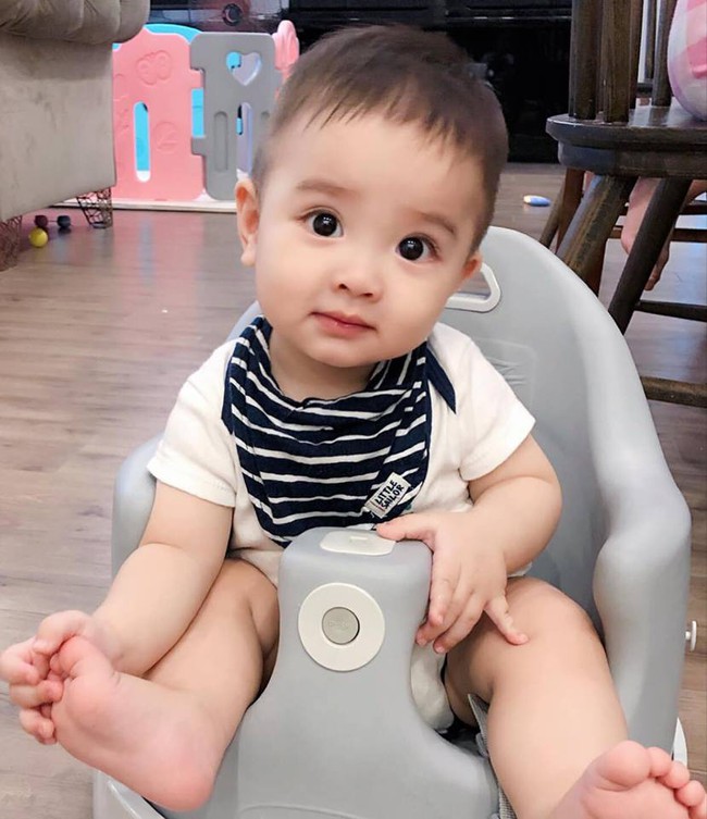 Thánh ngủ gật hội hot kid: Đáng yêu như Sữa chủ tịch nhà Hằng Túi, 10 lần đi bơi lăn ra ngủ cả 10! - Ảnh 1.