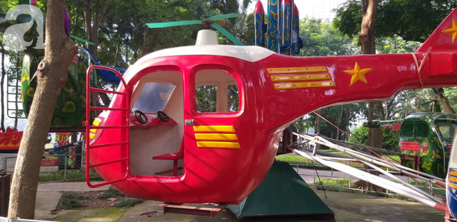 Hà Nội: Một cháu bé nhập viện sau khi máy bay mô hình trong công viên &quot;bật cánh&quot; - Ảnh 8.