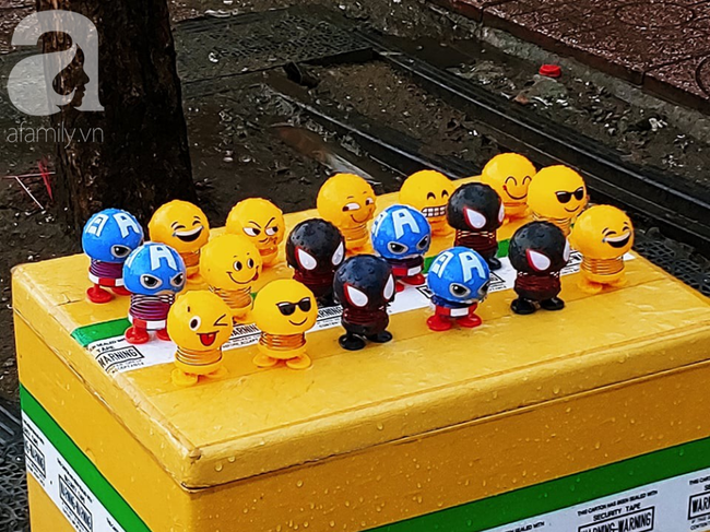 Hàng trăm người đổ xô bán Emoji theo trào lưu ở Sài Gòn, kiếm tiền triệu - Ảnh 14.