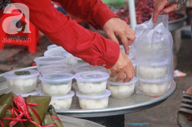 Lá xông Miền tay vượt trăm cây số lên Sài Gòn, bánh ú tro &quot;cháy hàng&quot; ngày Tết Đoan Ngọ - Ảnh 10.