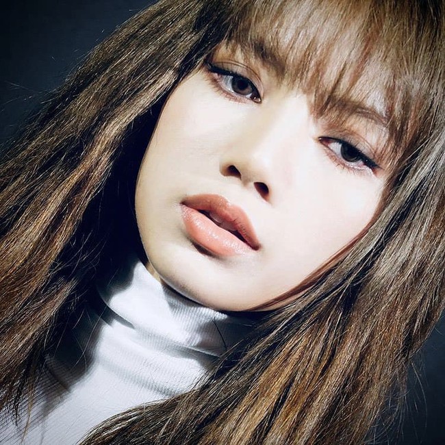 Vẫn biết Lisa (Black Pink) xinh đẹp, nhưng không ngờ lại thần thái và được săn đón tới mức này ở trời Tây - Ảnh 5.