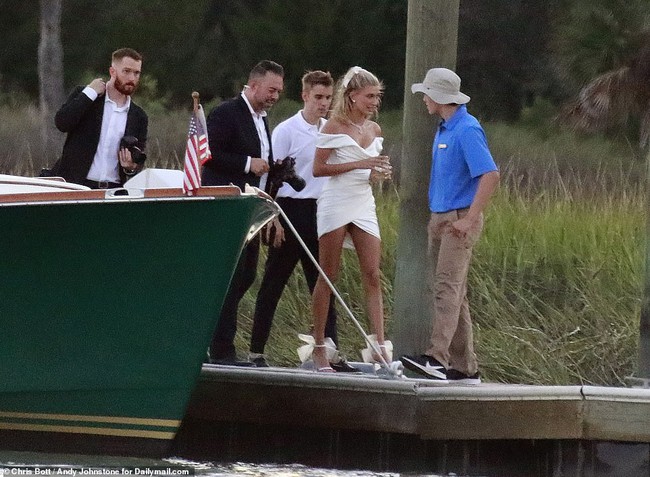 &quot;Đám cưới thế kỷ&quot; của Justin Bieber và Hailey Baldwin: Chú rể bất ngờ khoe ảnh hiếm của hai vợ chồng ngay trước giờ G - Ảnh 1.