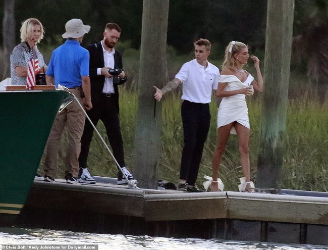 &quot;Đám cưới thế kỷ&quot; của Justin Bieber và Hailey Baldwin: Chú rể bất ngờ khoe ảnh hiếm của hai vợ chồng ngay trước giờ G - Ảnh 3.