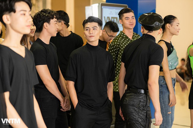 Vietnam's Next Top Model: Thí sinh Hà Nội &quot;chịu chơi&quot; không kém miền Nam, &quot;thánh chửi&quot; Mèo Thoại xuất hiện với phong cách độc, lạ - Ảnh 7.