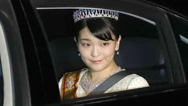 Công chúa Nhật Bản trì hoãn hôn lễ gần 2 năm: Vị hôn phu thường dân &quot;mất hút&quot; và phản ứng trái chiều của các thành viên hoàng gia - Ảnh 2.