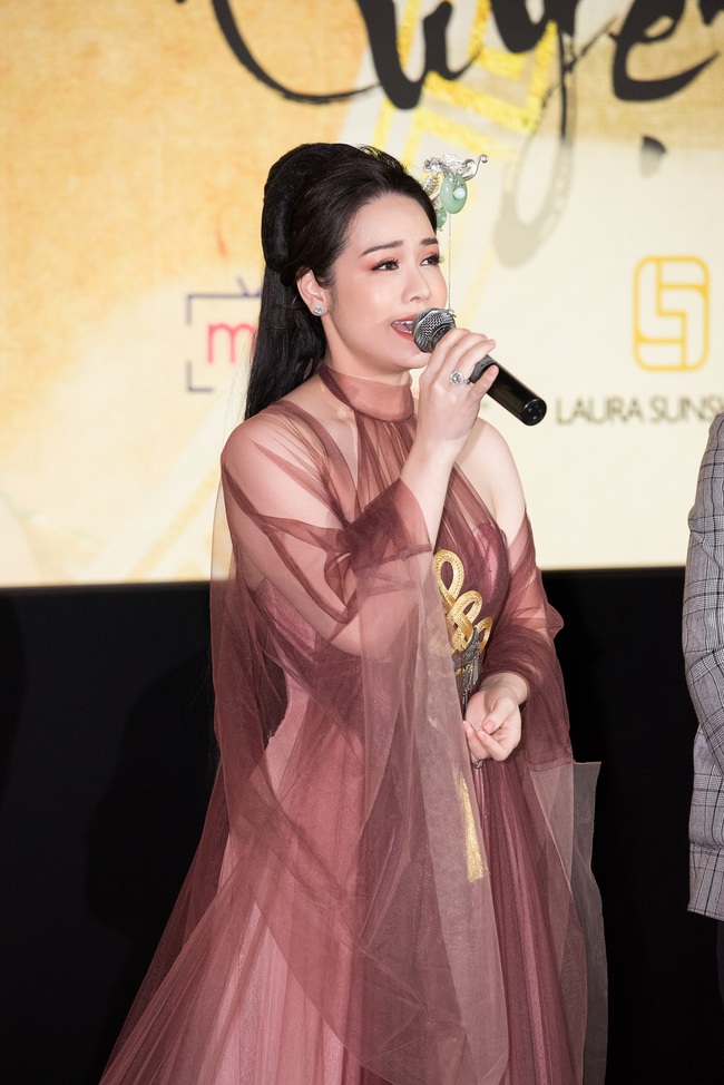 Lý Phương Châu vỗ mặt chồng cũ Nhật Kim Anh: Người đàn ông nào đánh mất chị thì mới là bạc phận - Ảnh 2. Lý Phương Châu vỗ mặt chồng cũ Nhật Kim Anh: Người đàn ông nào đánh mất chị thì mới là bạc phận - Ảnh 2.