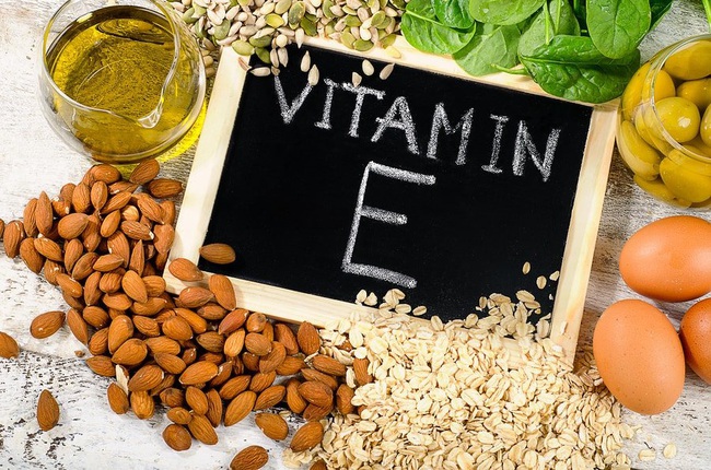 Duy trì uống Vitamin E vào đúng “giờ vàng” này, cơ thể sẽ nhận được rất nhiều lợi ích không tưởng cho nhan sắc, đặc biệt là phụ nữ - Ảnh 2.