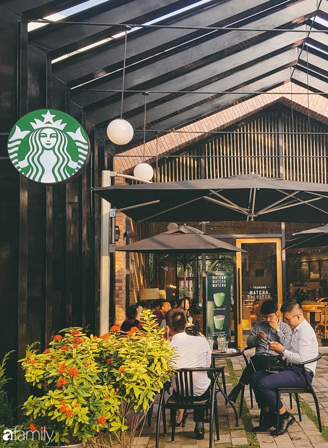 Tận thấy không gian xanh mướt của quán cà phê Starbucks nằm bên trong khu đô thị Ecopark - Ảnh 5.