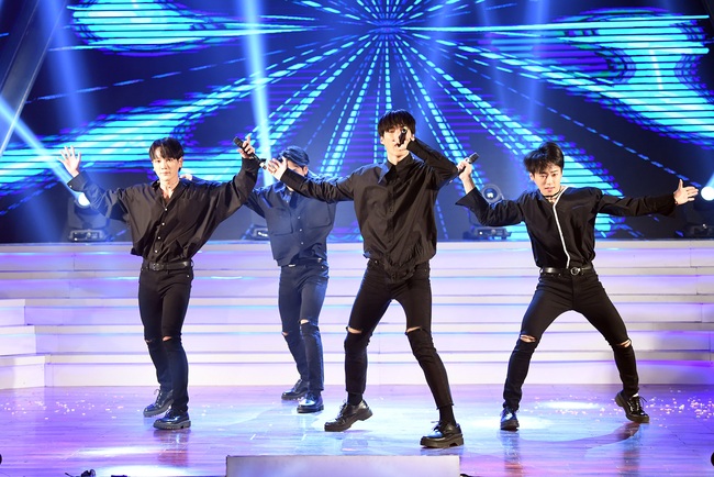 Nhóm Alphabat bất ngờ xuất hiện tại Kpop Contest, chinh phục fan Việt bằng ngoại hình điển trai và trình diễn ấn tượng - Ảnh 4.