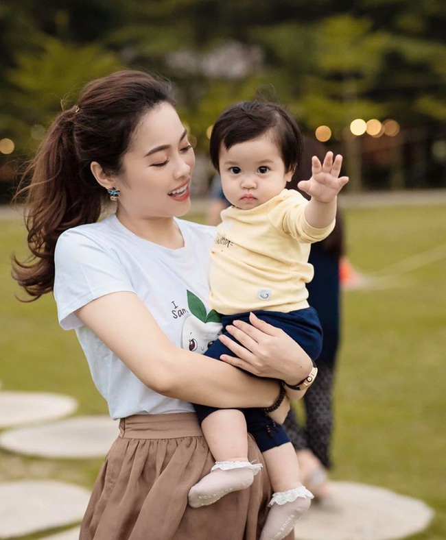 Hằng Túi hoang mang khoe que thử thai 2 vạch, chị em xôn xao chúc mừng hot mom 8X mang bầu lần 5 - Ảnh 3.