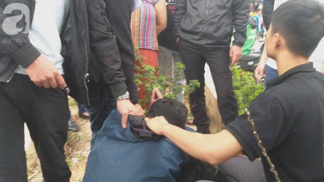 Hà Nội: Nam thanh niên quỳ lạy khi bị tóm vì trộm xe máy xong đi ngược chiều - Ảnh 6.
