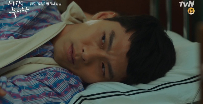 &quot;Crash Landing On You&quot; tập 7: Hyun Bin đang bệnh nhưng vẫn tranh thủ cưỡng hôn, rồi rủ rê Son Ye Jin &quot;lên giường&quot; - Ảnh 10.
