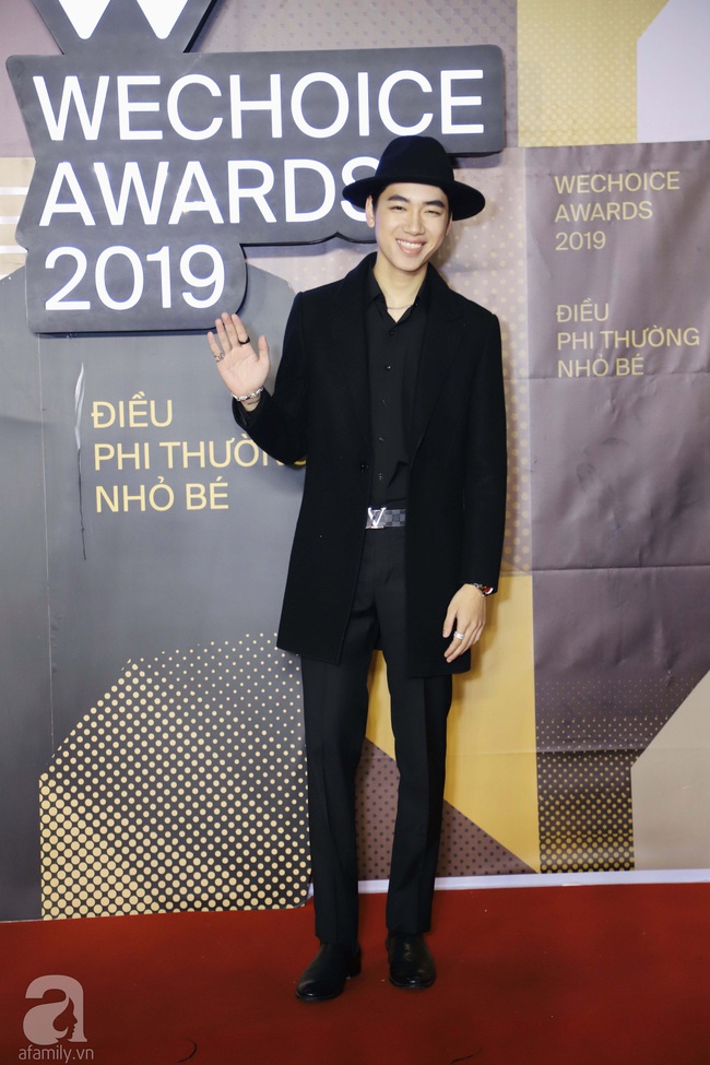 Thảm đỏ WeChoice Awards 2019 khủng nhất đầu năm của Vbiz: Nhật Kim Anh như một nữ hoàng, Hoa hậu Hương Giang gây sốc với thân hình gầy gò - Ảnh 13.