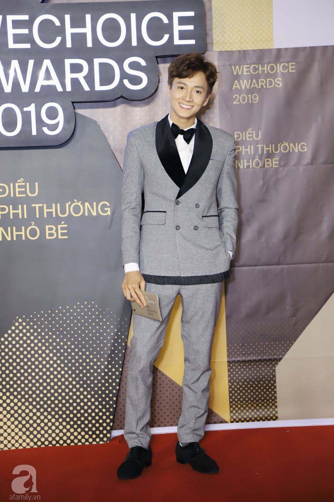 Thảm đỏ WeChoice Awards 2019 khủng nhất đầu năm của Vbiz: Ngọc Trinh - Vũ Khắc Tiệp xuất hiện sau lùm xùm nợ nần, Hoa hậu Hương Giang gây sốc với thân hình gầy gò - Ảnh 15.