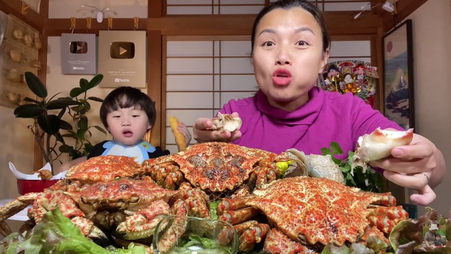 Quỳnh Trần JP l&agrave;m vlog cua t&iacute;m si&ecirc;u gạch của Nhật, chị em ai nấy gật g&ugrave; t&acirc;m tắc ở "bển" qu&aacute; sướng v&igrave; hải sản ngon m&agrave; gi&aacute; si&ecirc;u rẻ - Ảnh 3.