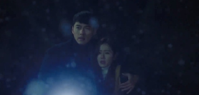 &quot;Crash Landing On You&quot; tập 8: Son Ye Jin bật khóc nói lời yêu với Hyun Bin liền bị kẻ địch bắn chết? - Ảnh 4.