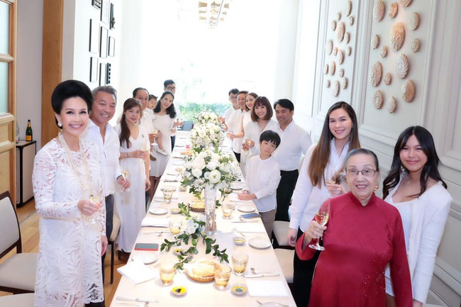 Con gái lớn nhà “nữ hoàng ảnh lịch” Diễm My tổ chức sinh nhật đúng kiểu rich kid, nhan sắc tuổi 25 đúng là "không phải dạng vừa" - Ảnh 2. Con gái lớn nhà “nữ hoàng ảnh lịch” Diễm My tổ chức sinh nhật đúng kiểu rich kid, nhan sắc tuổi 25 đúng là "không phải dạng vừa" - Ảnh 2.