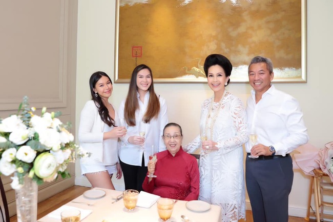 Con gái lớn nhà “nữ hoàng ảnh lịch” Diễm My tổ chức sinh nhật đúng kiểu rich kid, nhan sắc tuổi 25 đúng là "không phải dạng vừa" - Ảnh 4. Con gái lớn nhà “nữ hoàng ảnh lịch” Diễm My tổ chức sinh nhật đúng kiểu rich kid, nhan sắc tuổi 25 đúng là "không phải dạng vừa" - Ảnh 4.