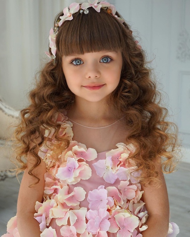 Amazed by the angelic beauty of the little girl known as the most beautiful girl in the world - Photo 5.