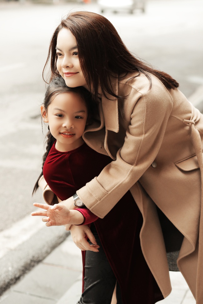 Phạm Quỳnh Anh làm MV Tết cùng học trò The Voice Kids nhưng đặc biệt là sự xuất hiện của cô bé diễn viên nhí này - Ảnh 2. Phạm Quỳnh Anh làm MV Tết cùng học trò The Voice Kids nhưng đặc biệt là sự xuất hiện của cô bé diễn viên nhí này - Ảnh 2.
