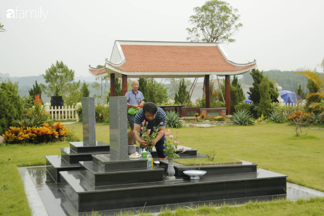 Người Hà Nội sắm điện thoại, đồng hồ cùng con cháu đi tảo mộ mời gia tiên về ăn Tết - Ảnh 13.