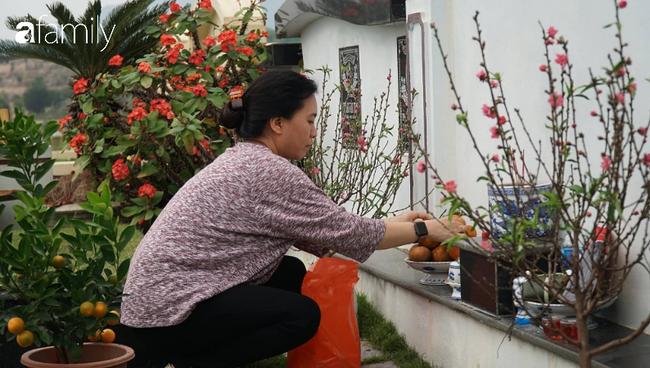 Người Hà Nội sắm điện thoại, đồng hồ cùng con cháu đi tảo mộ mời gia tiên về ăn Tết - Ảnh 12.