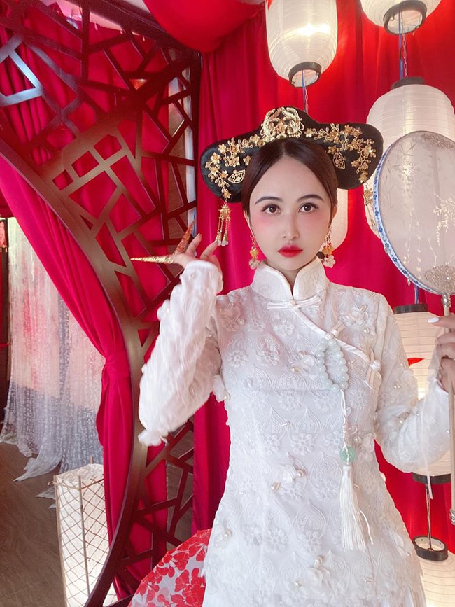 Vợ hai Minh Nhựa khiến dân tình hoảng hồn với bộ ảnh phong cách Trung Hoa: Nhìn cứ tưởng búp bê bị hỏng khuôn đúc chứ! - Ảnh 4.