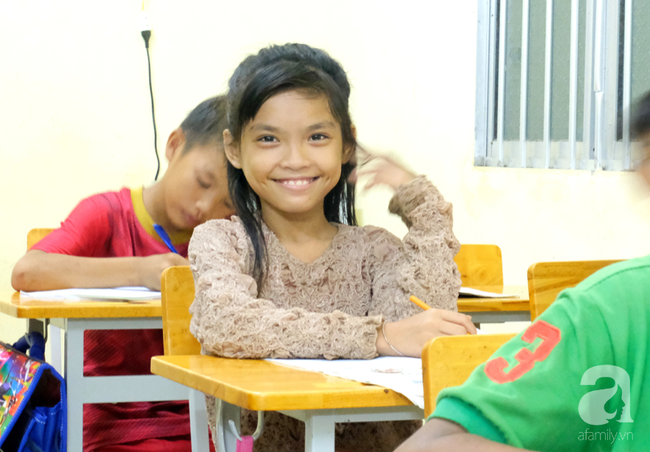 Lớp học chữ đồn biên phòng Tuyên Bình và mơ ước ngày cuối năm của trẻ em “Việt kiều” miền Tây - Ảnh 1.