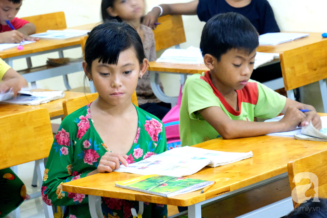 Lớp học chữ đồn biên phòng Tuyên Bình và mơ ước ngày cuối năm của trẻ em “Việt kiều” miền Tây - Ảnh 6.